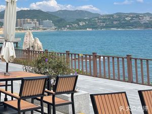 Meisha Bay Pier · Coffee · Simple Meal