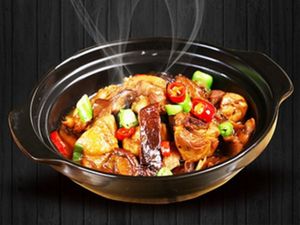 Chuan Xiang Sandpot Braised Chicken (Bugi Branch)