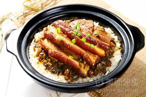Longjiang Pig Trotter Rice (Dongfuwei East Street Branch)