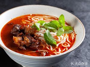 Yunnan Food Village · Crossing Bridge Noodles (Donghai Jing Tian Silver Palace Store)