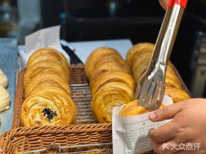 Imperial Crispy Beef Buns (Jinglian Garden Store)