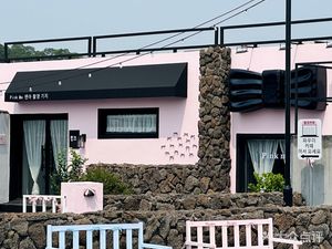 Pink Me · Coffee & Photography Base