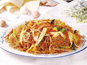 Hunan Stir-Fried Rice Noodles