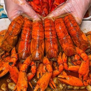 Aunt Hu's Secret Shrimp & Crab · Team Building (Meilin Branch)