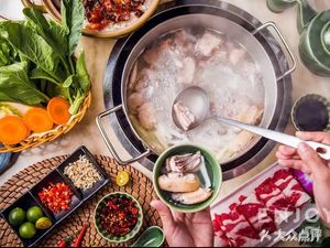 Wutong Kitchen · Coconut Chicken · Clay Pot Rice · Farmhouse Dishes