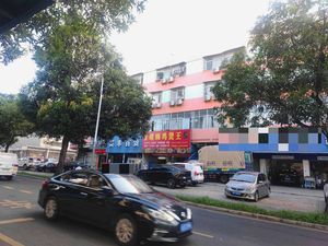 Liuzhou Luosiji Chicken Pot (Niushipu Road Store)
