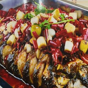 Chongqing Fragrant Roasted Live Fish Stone Pot Fish