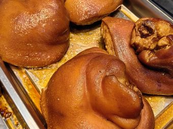 Fujilong Jiangcheng Pig Trotter Rice & Cantonese Roast Meat