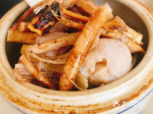 Wuchuan Pinji Clay Pot Stew Store