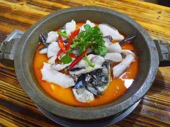 Chongqing Copper Pot Roasted Chicken with Fish