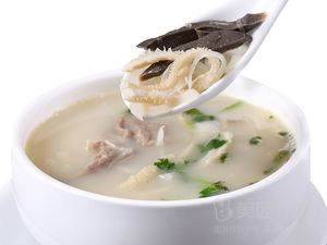 Yang's Handmade Héguǒ Miàn with Lamb Soup