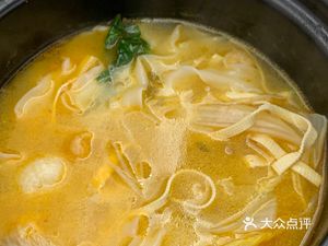 Li's Yunnan Crossing-the-Bridge Rice Noodles (Luozu Branch)