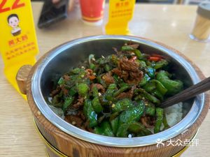 Auntie Huang's Super Wooden Bucket Rice (Shiyan Lake School Store)