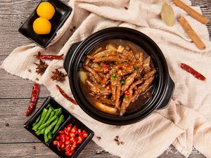 Long Yue · Family and Colleagues Gathering Restaurant (Shiyan Branch)