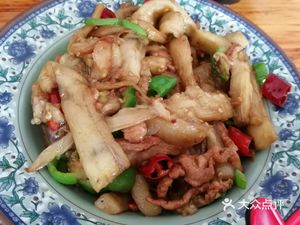 Yipin Xiang Wooden Bucket Rice Hunan Cuisine Restaurant