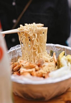 Fengjing Tai Ya Yi Niu Za