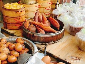 Jinyu Congee & Stone-Milled Sieve Rice Noodles