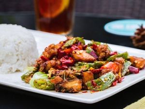 Yi Pin Xiang Wooden Bucket Rice & Farmhouse Restaurant (Baonan Road Store)