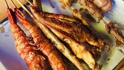 Zhanjiang Renjia Oyster Roast with Lychee Charcoal Chicken