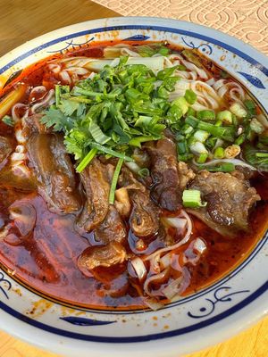 Luzhou Steamed Buns with Special Beef Tendon Noodles (Zhongpeng Garden A Area Store)