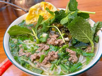 He'shi Freshly Sliced Yellow Beef Noodles