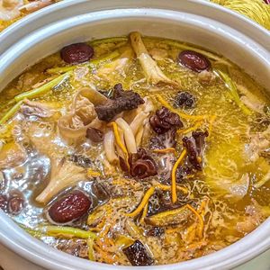 刘一脚鲜菌汤锅(光华店)