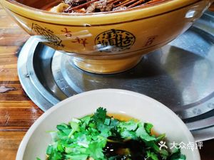 Zhang Yaomei Spicy Hot Pot (Zhongtie Ruicheng Line 3 Store)