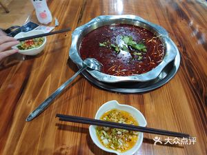 Xia Jie Fresh Rabbit Hot Pot (Baotai Garden Store)