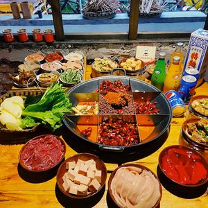 Yaogezi Spicy Braised Pork Hot Pot (Dujiangyan Head Store)