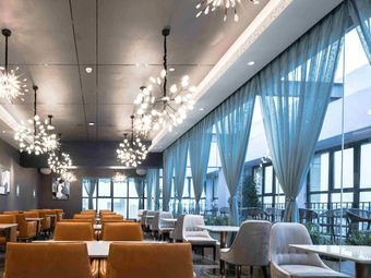 Warner Hotel · Cloud Restaurant