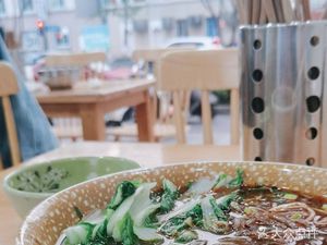 Qing Shi Qiao Pig Intestine Rice Noodles and Knife-Cut Noodles