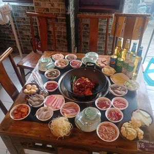 Red Chili Goose Intestine Hot Pot