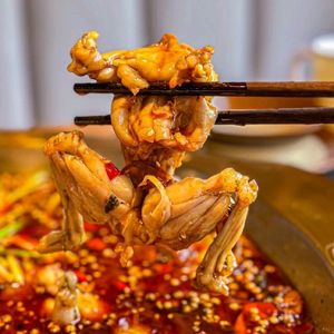 Madame Beauty Boiled Frog Fish Hot Pot Roasted Fish (Xingyue Garden Store)