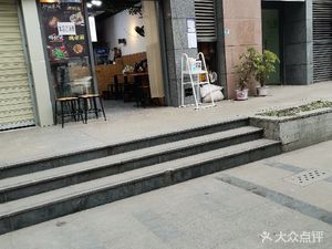 Er Gou Chongqing Mian Guo (Long Zi Jie Dian)