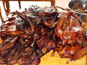 Centuries-Old Zou Huifeng Stone Guanyin Earth Plate Duck