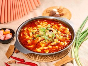 Gushu Hot Pot & Dan Dan Noodles (Chengdu East Station Store)