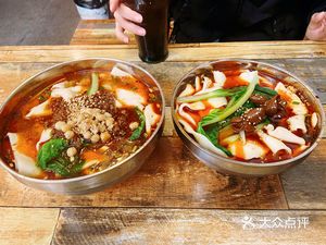 Li Hong Qing Men Guan (Rong Sheng Xiang Jie Lan Ting Yi Qi Dian)