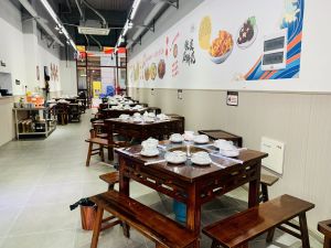 Feng Ge Ge Hot Pot with Bamboo Shoots and Chicken