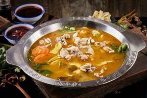 Many Bosses Pig Intestine Fish Black Bean Flower Chicken Stew (Jinniu Branch)