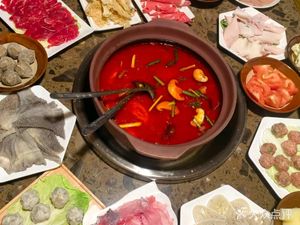 Mao Caowu Sour Soup Hot Pot