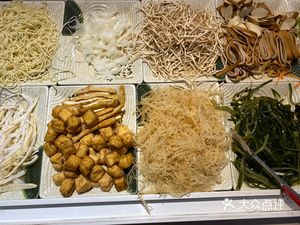 Qiongla Authentic Red Oil Chicken Slices (Yingchun Road Store)