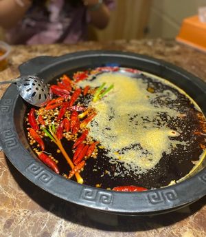Chongqing Duck Intestine Claypot Hot Pot
