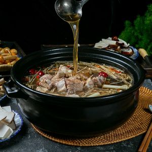 Dujiangyan Fresh Mushroom Soup Pot (Minjiang Huating Branch)