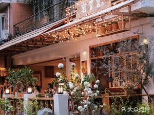 Zhai Yan Yan · Southeast Asian Fusion Cuisine (Yulin Branch)