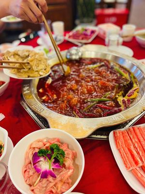 Chongqing Lianglu Kou Hot Pot (Yulin Branch)