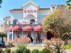 Champagne Riverside Garden Restaurant