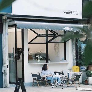 WHITE COFFEE 白白咖啡 (Airport Branch)