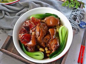 Longjiang Pig Trotter Rice (Yingmenkou Branch)