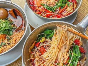 Sichuan and Chongqing Dan Dan Noodles