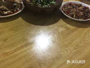 桥园饭店(蛟龙一兴苑南)